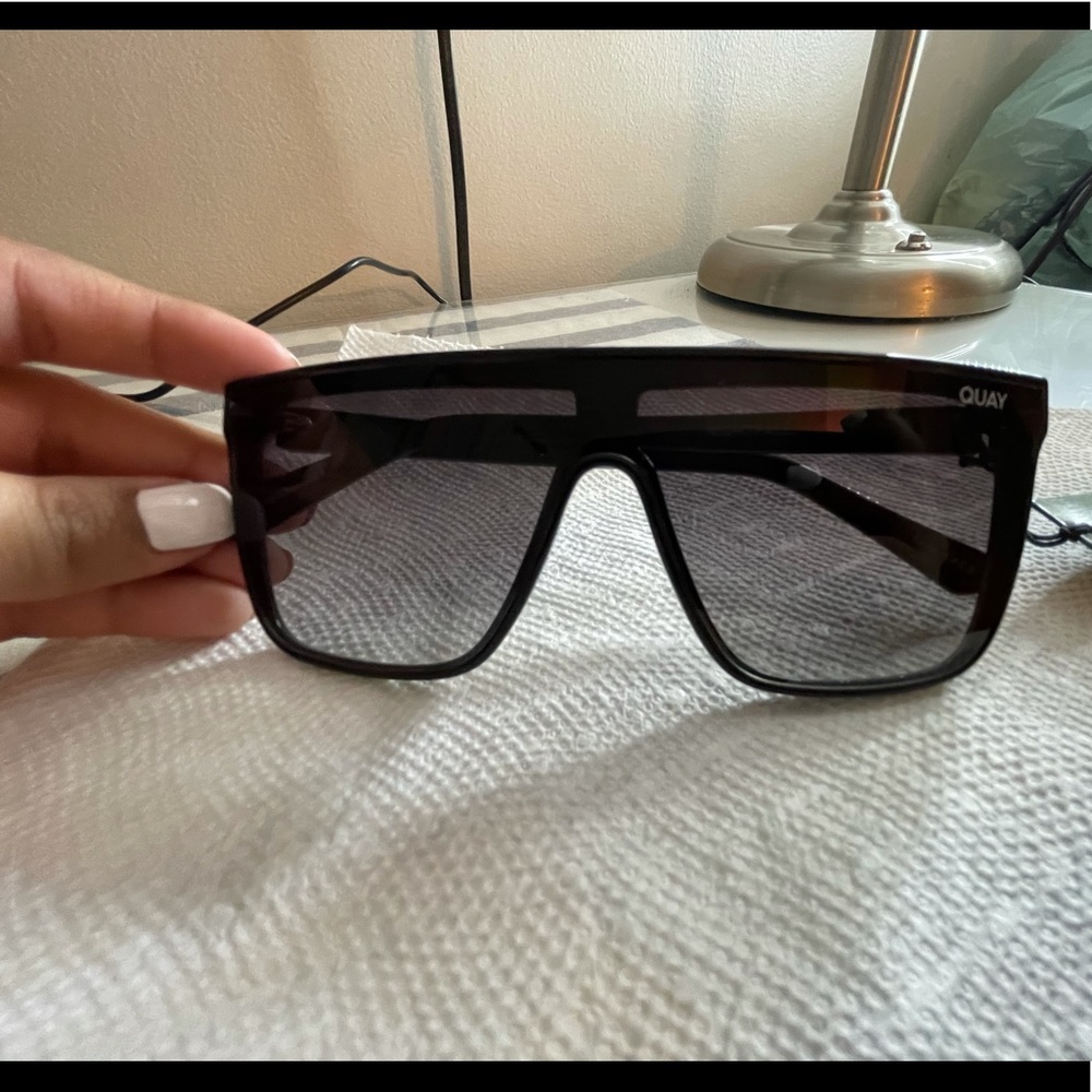 HINDSIGHT QUAY SUNGLASSES